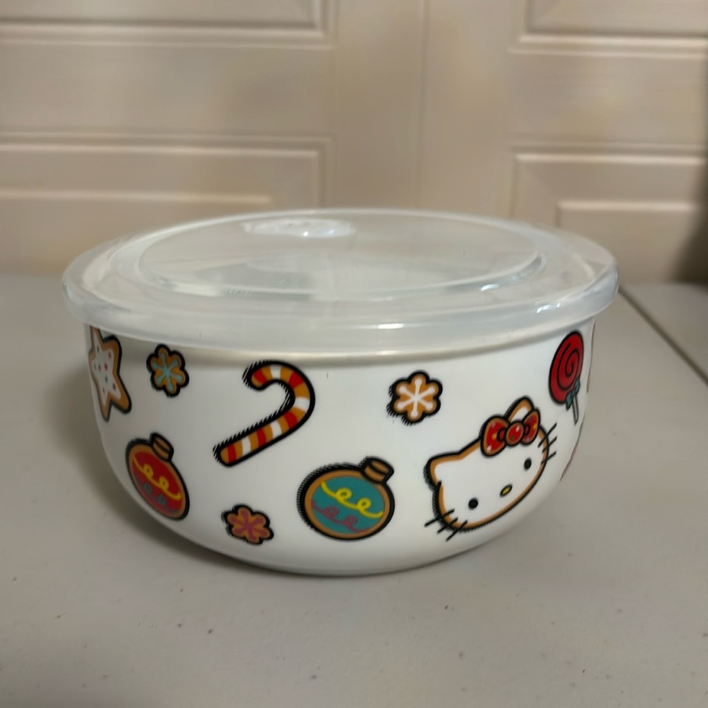 Brand New Hello kitty 6" Bowl With Lid